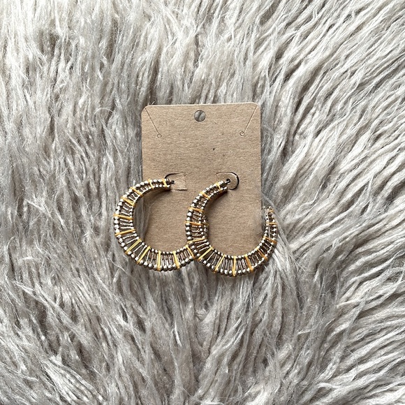 NWT gold hoop earrings with thread detail - Picture 3 of 9